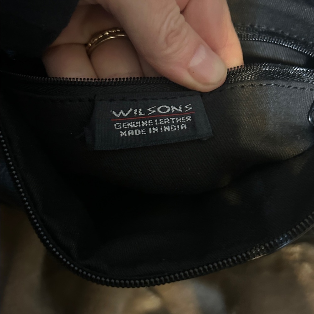 NWT Wilson’s Leather Buttery Soft Crossbody - Picture 3 of 8